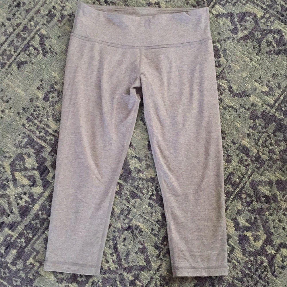 LULULEMON Grey Crop Leggings